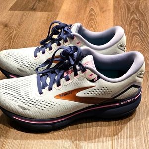 Women's running shoes